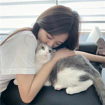 照片中的女孩